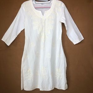 White flower embroidery tunic from India